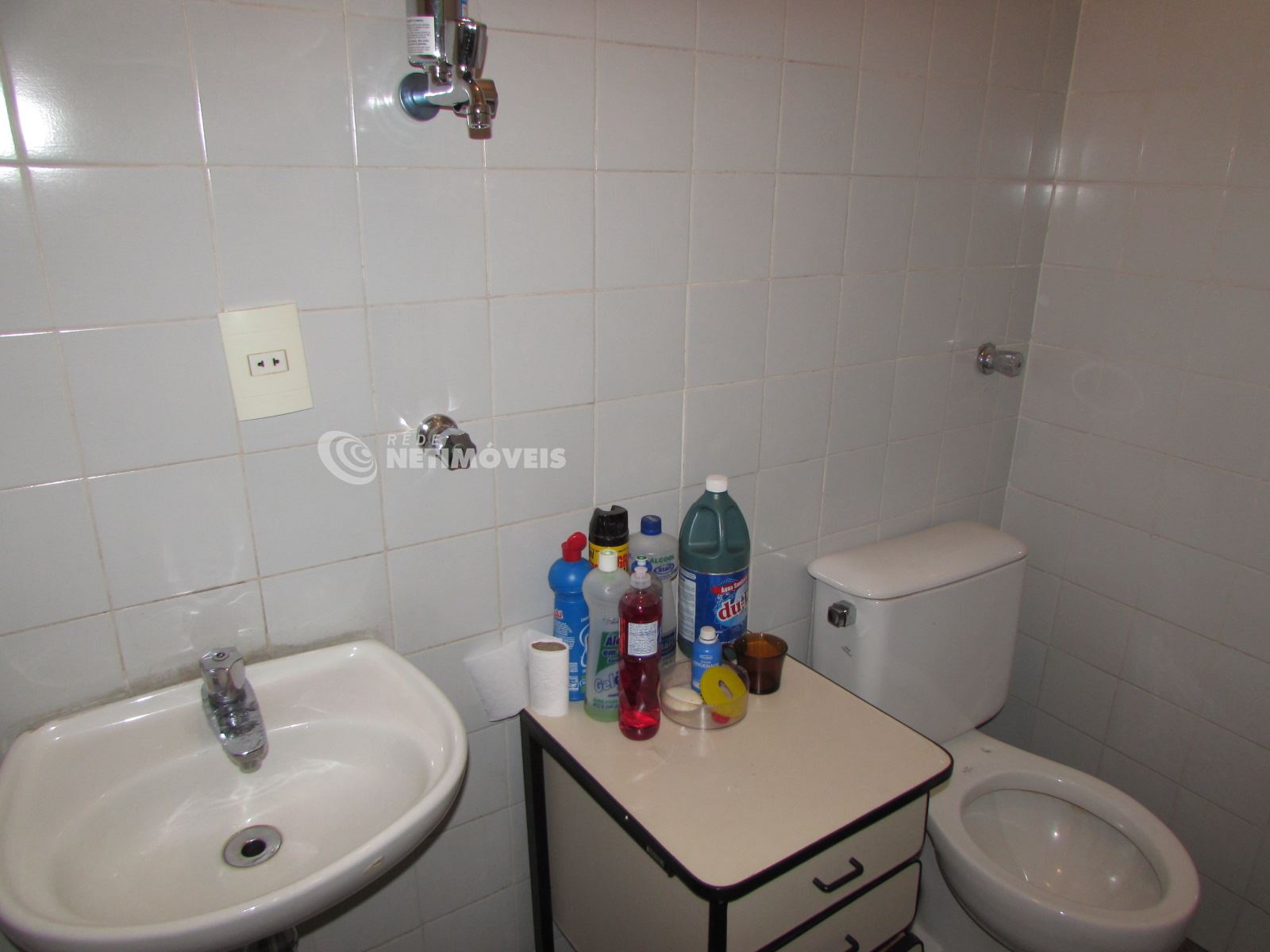 Banheiro com piso em granito