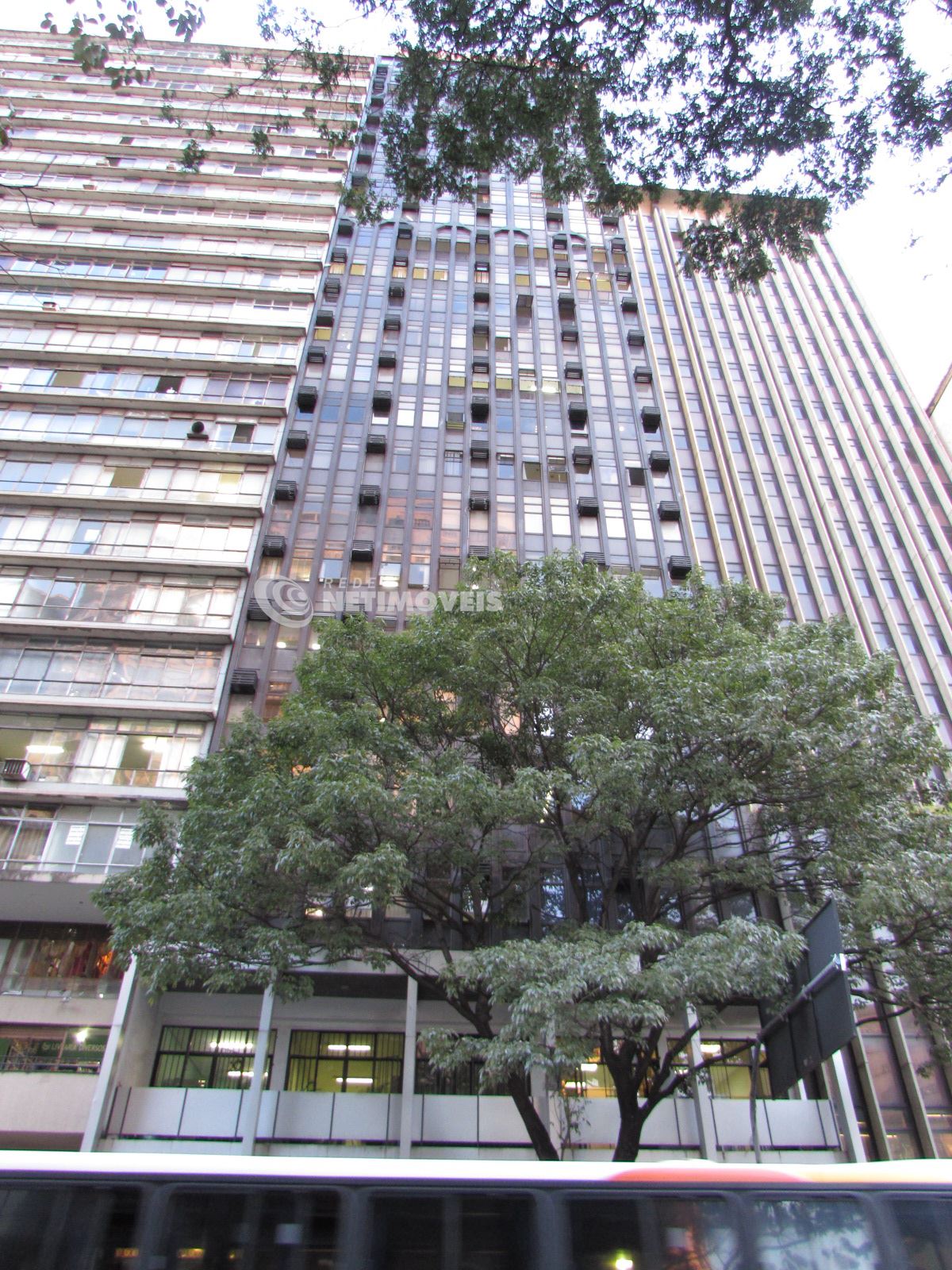 Prédio moderno, um dos mais novos do Centro