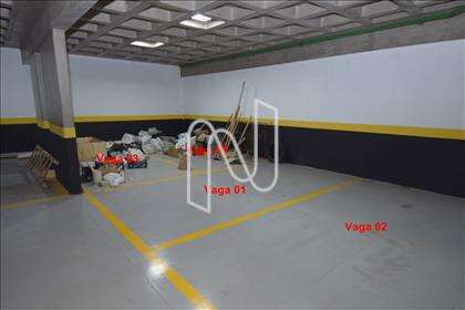 04 vagas de garagem, sendo 02 livres