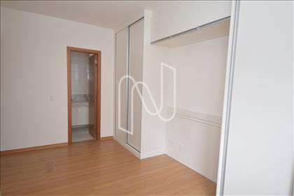 Quarto suíte com armário