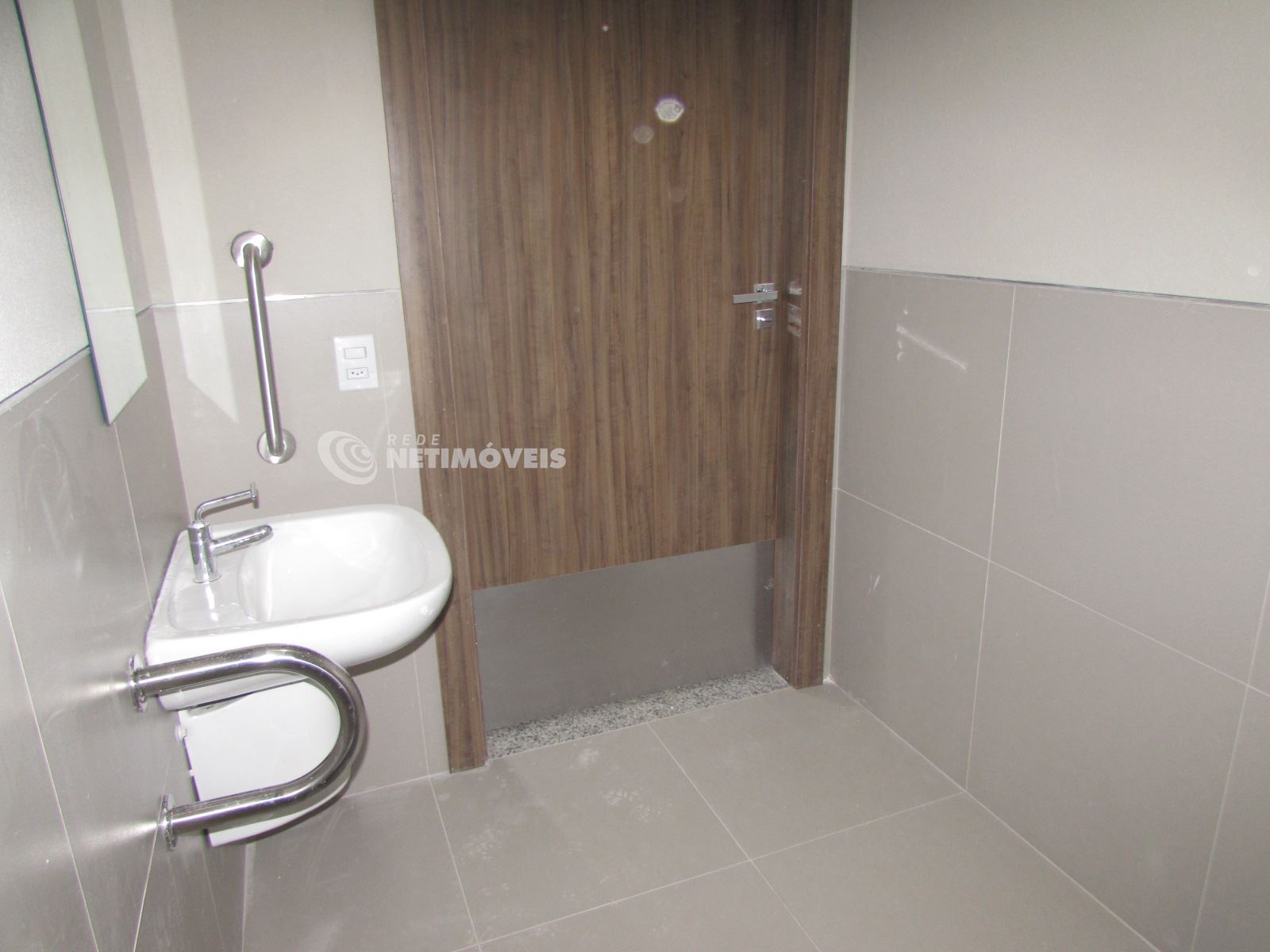 WC adaptado a PNE no andar