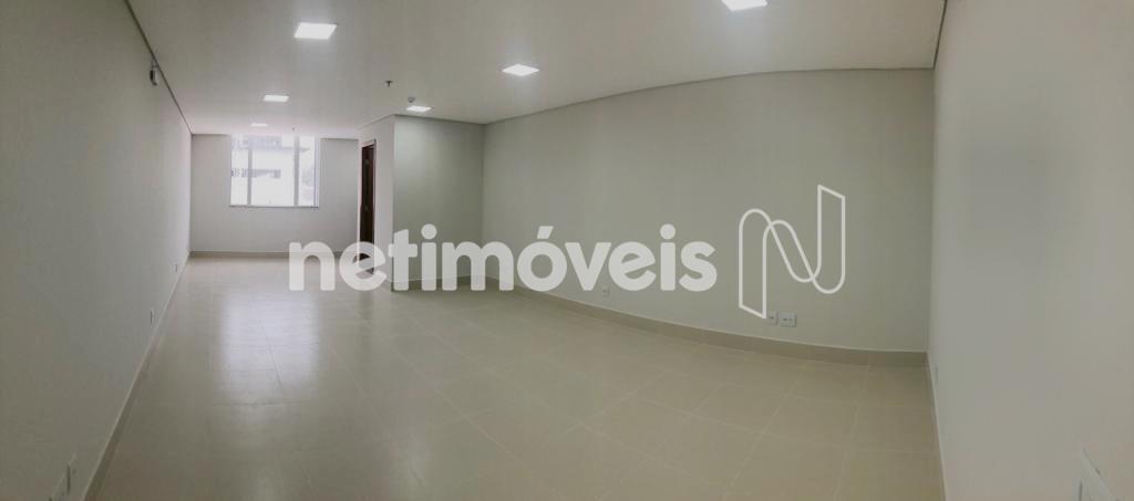 Sala pronta para uso: piso em porcelanato