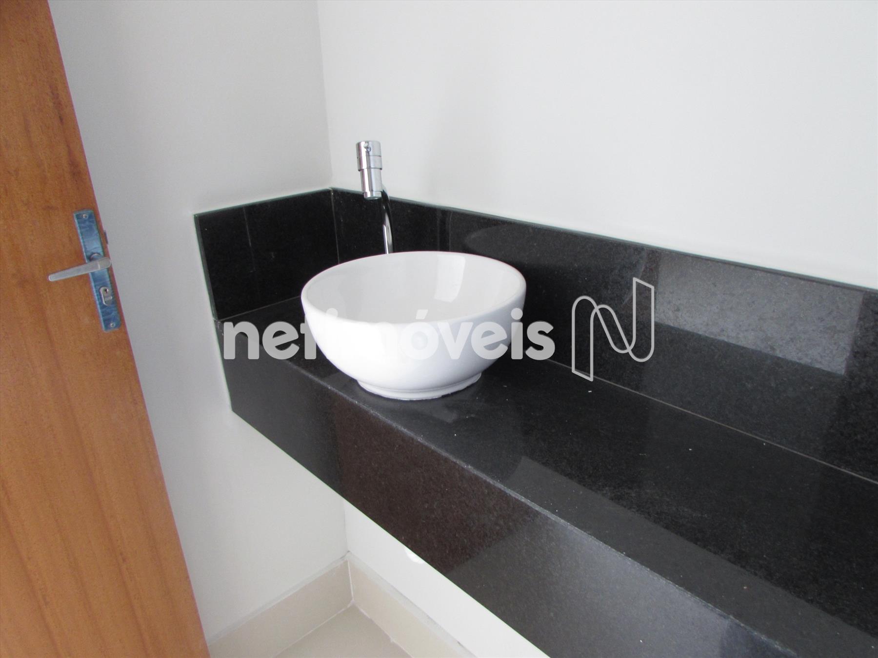 Banheiro da sala com bancada em granito