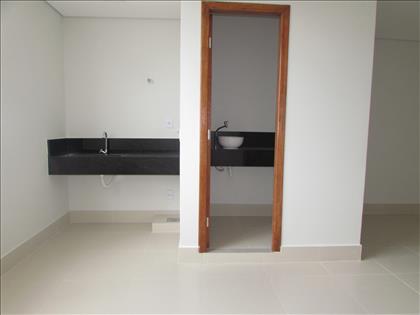  Vista para a copa e o banheiro