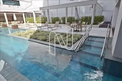 Piscina com rampa de acessibilidade 