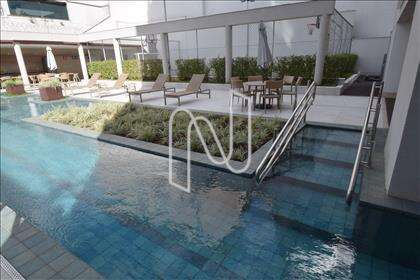 Piscina aquecida com acessibilidade