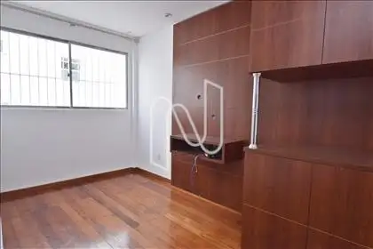 1º pav. Sala de tv com armário