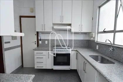 1º pav. Cozinha com armário