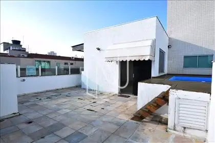 Terraço com piscina, ducha e churrasqueira