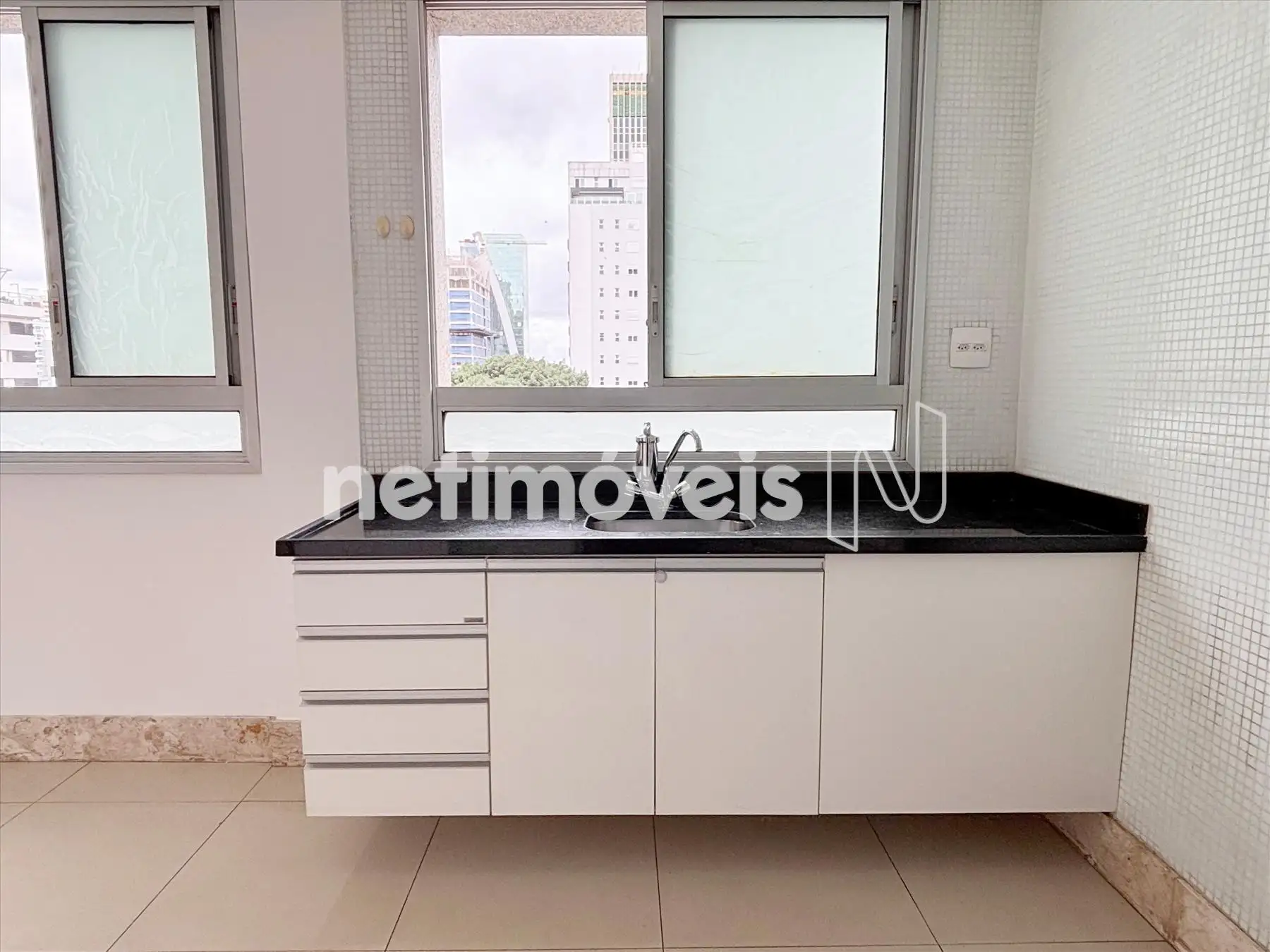 Cozinha com armário