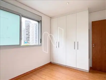 Quarto com armário 
