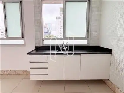 Cozinha com armário 