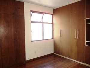Quarto com armário