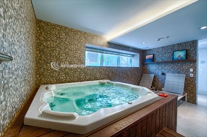 Jacuzzi