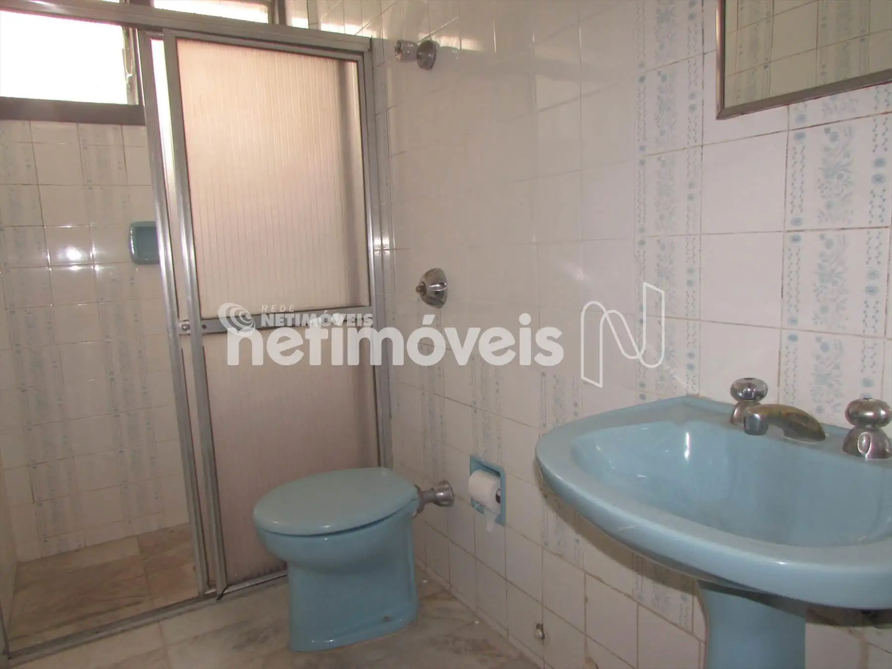 Banheiro social com box