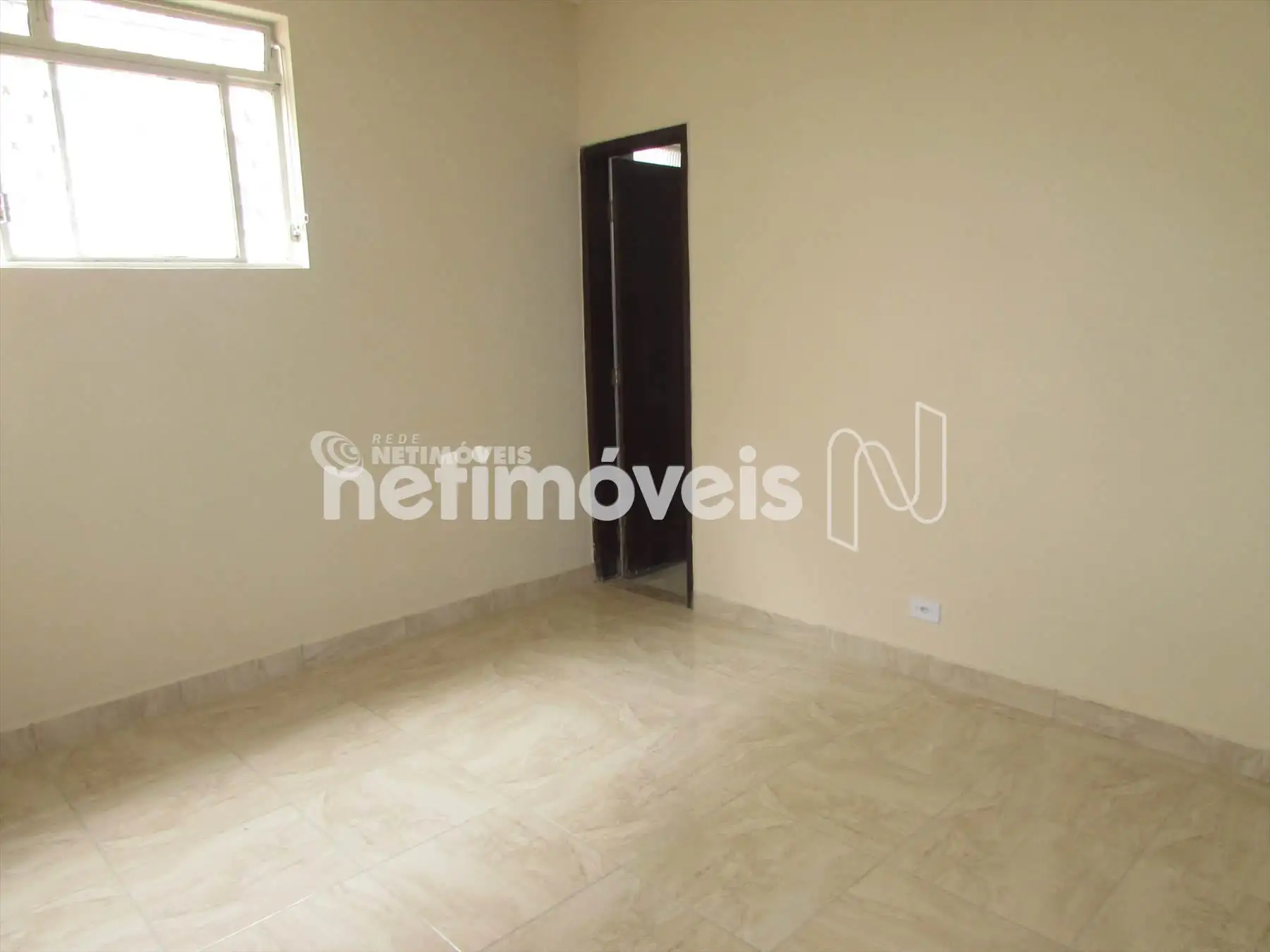 Quarto suíte com armário 