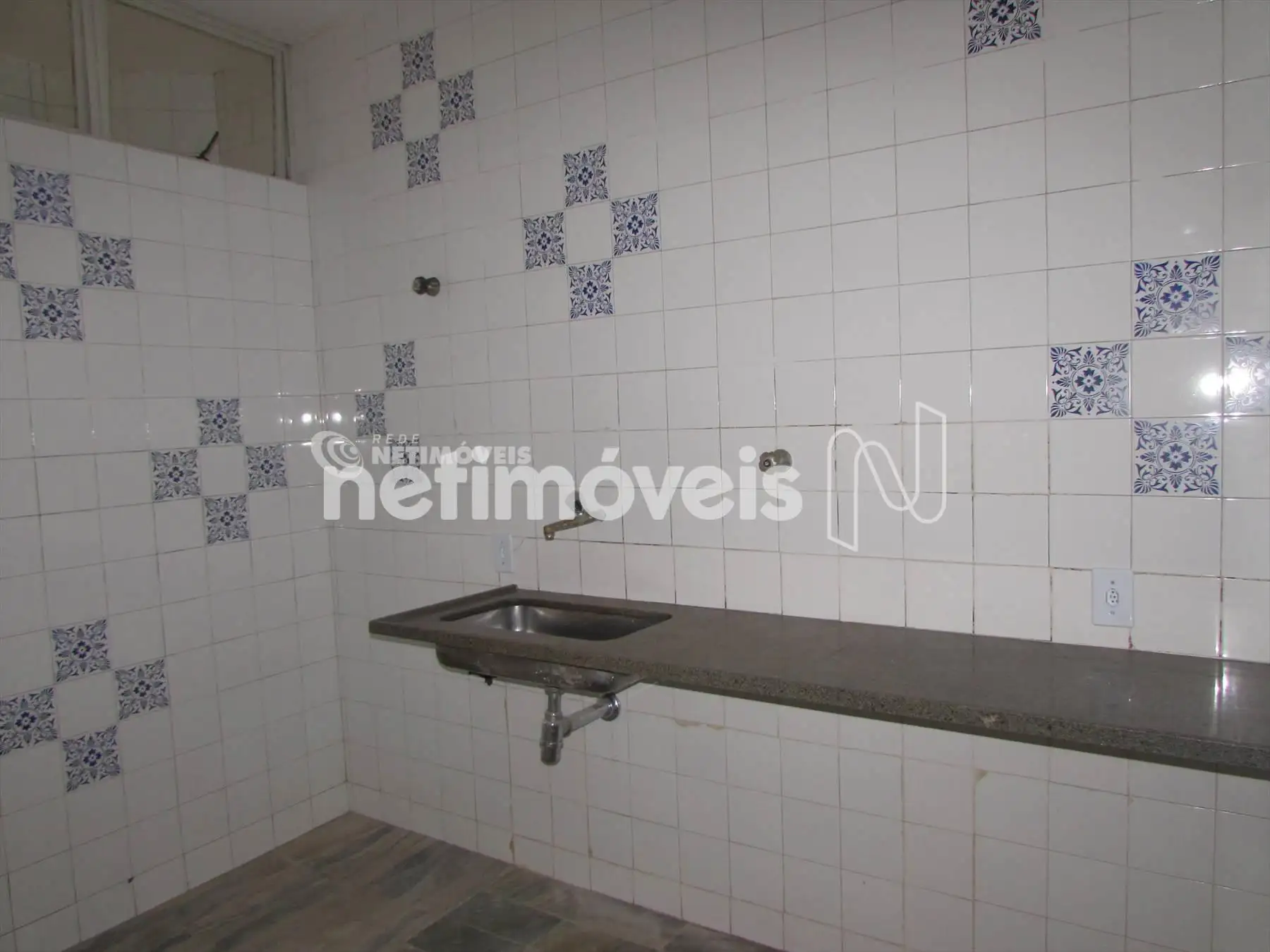 Cozinha com bancada em granito