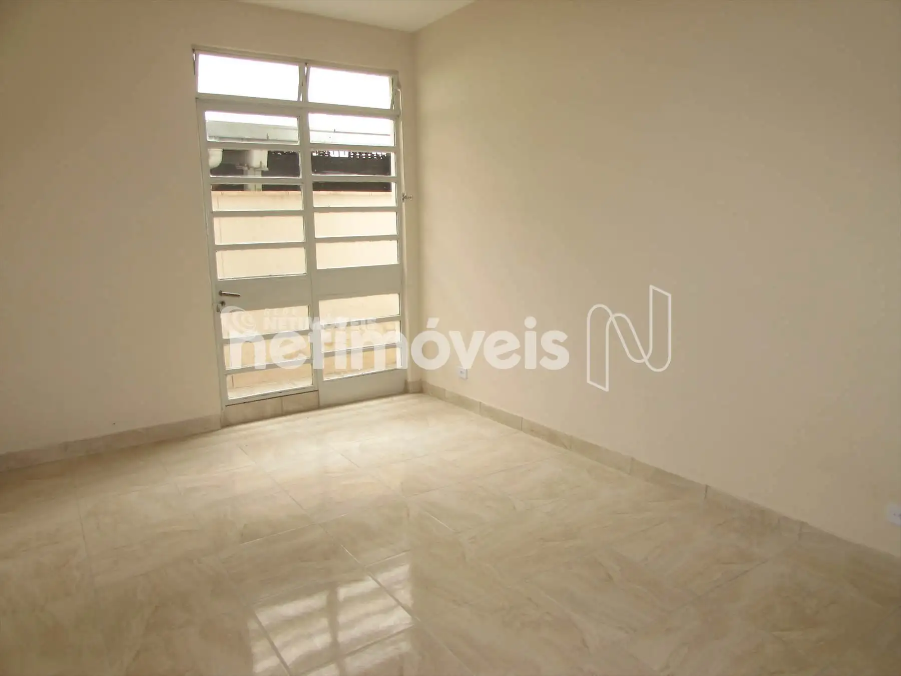 Sala com área privativa