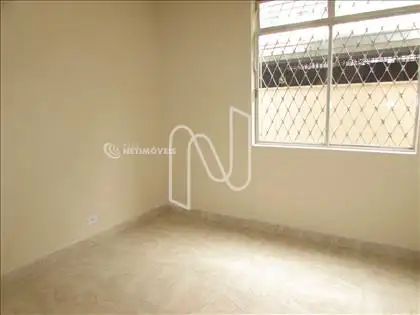 Quarto 01 com armário 