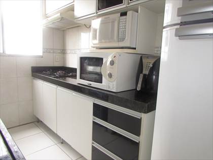 Cozinha com armários 