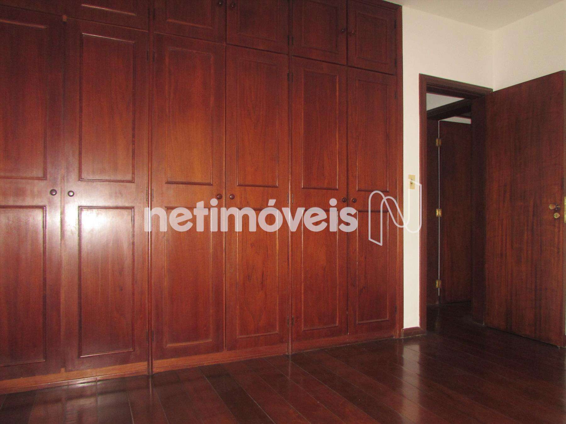 Quarto 02 com armário espaçoso