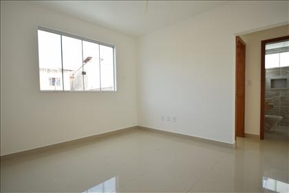 Sala ampla e arejada
