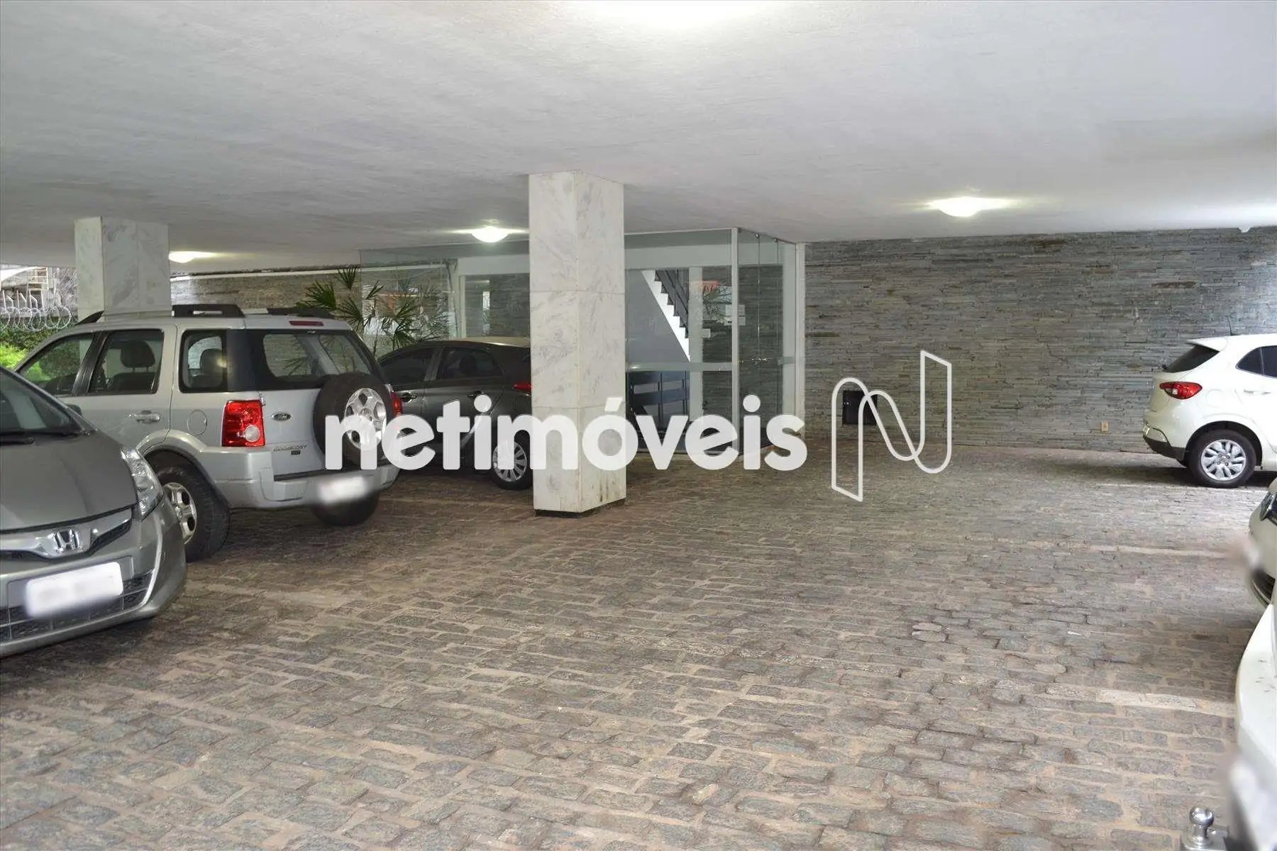 01 vaga de garagem coberta