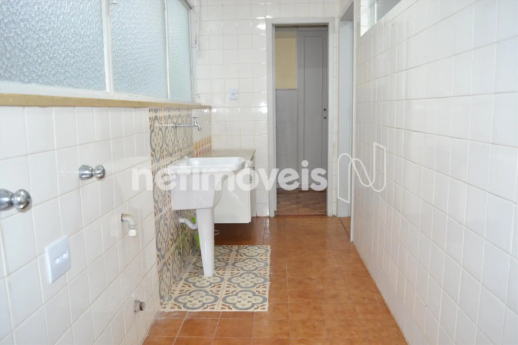 Área de serviço com armário