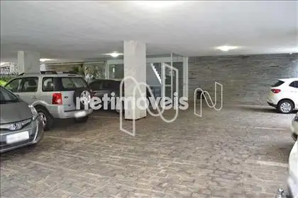  01 vaga de garagem coberta