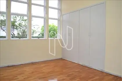 Quarto 02 com armário 