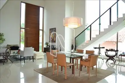 Sala para 02 ambientes com pé direito duplo 