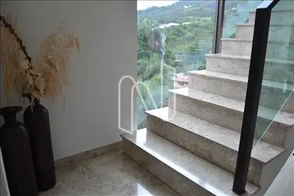 Escadaria em mármore bege Bahia  