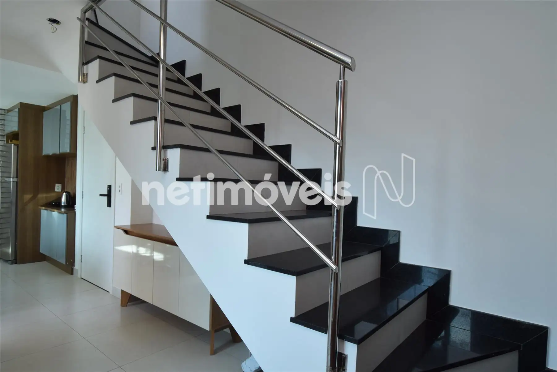 Escadaria de acesso ao 2º pavimento