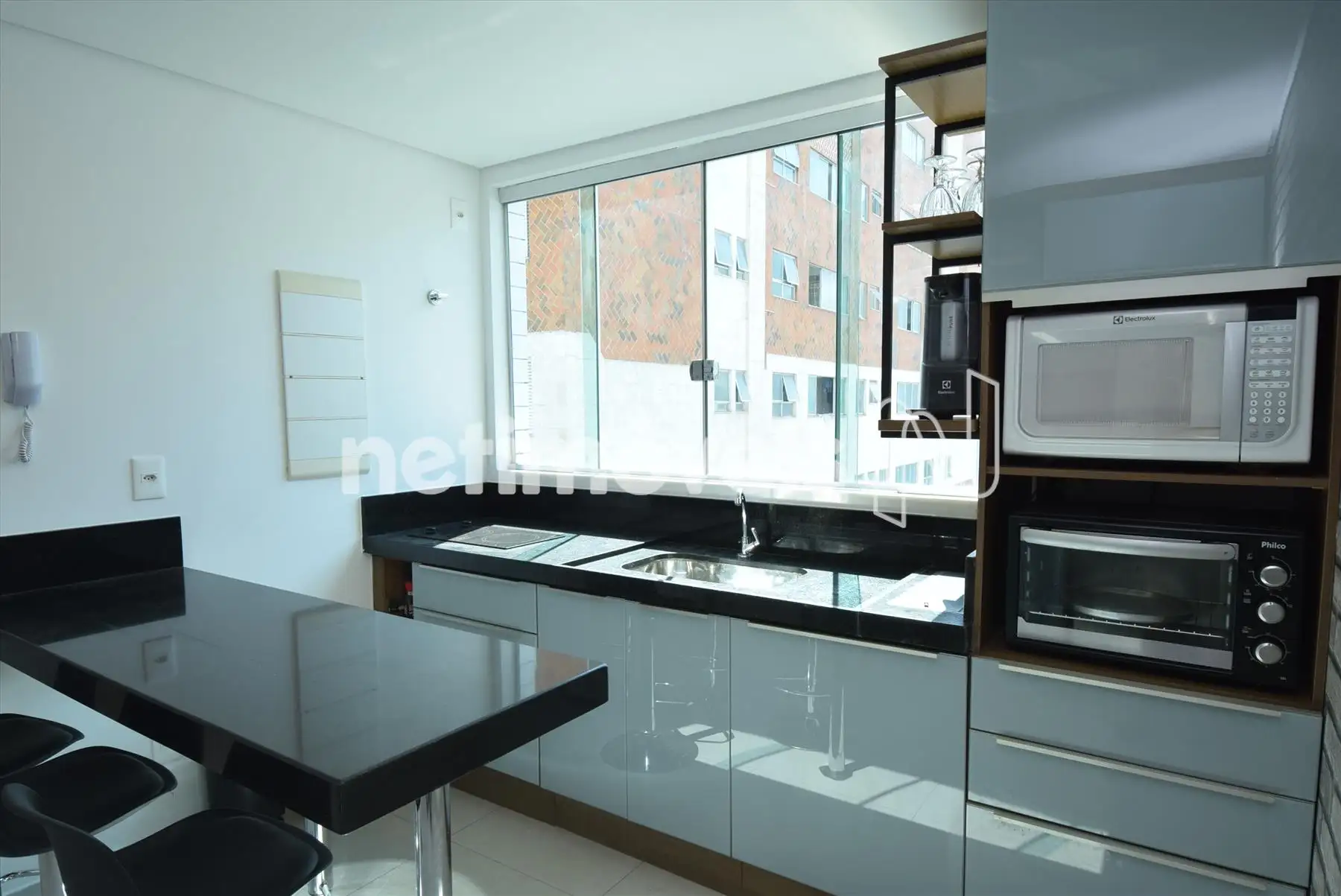 Cozinha com armários