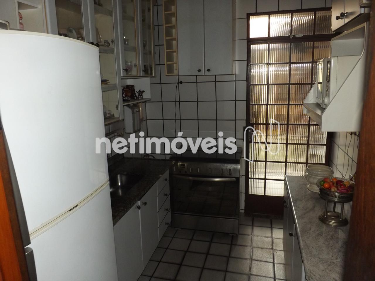 Cozinha com armários