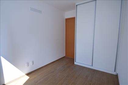 Quarto 01 com armário