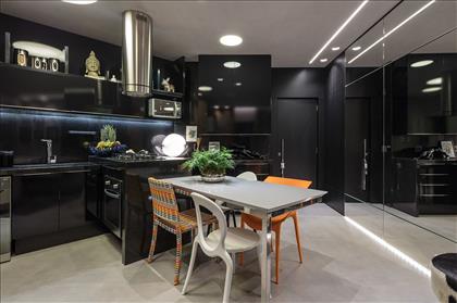 Cozinha americana com armários