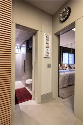 Acesso ao quarto e banheiro