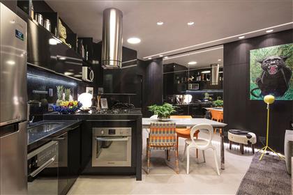 Cozinha americana com armários