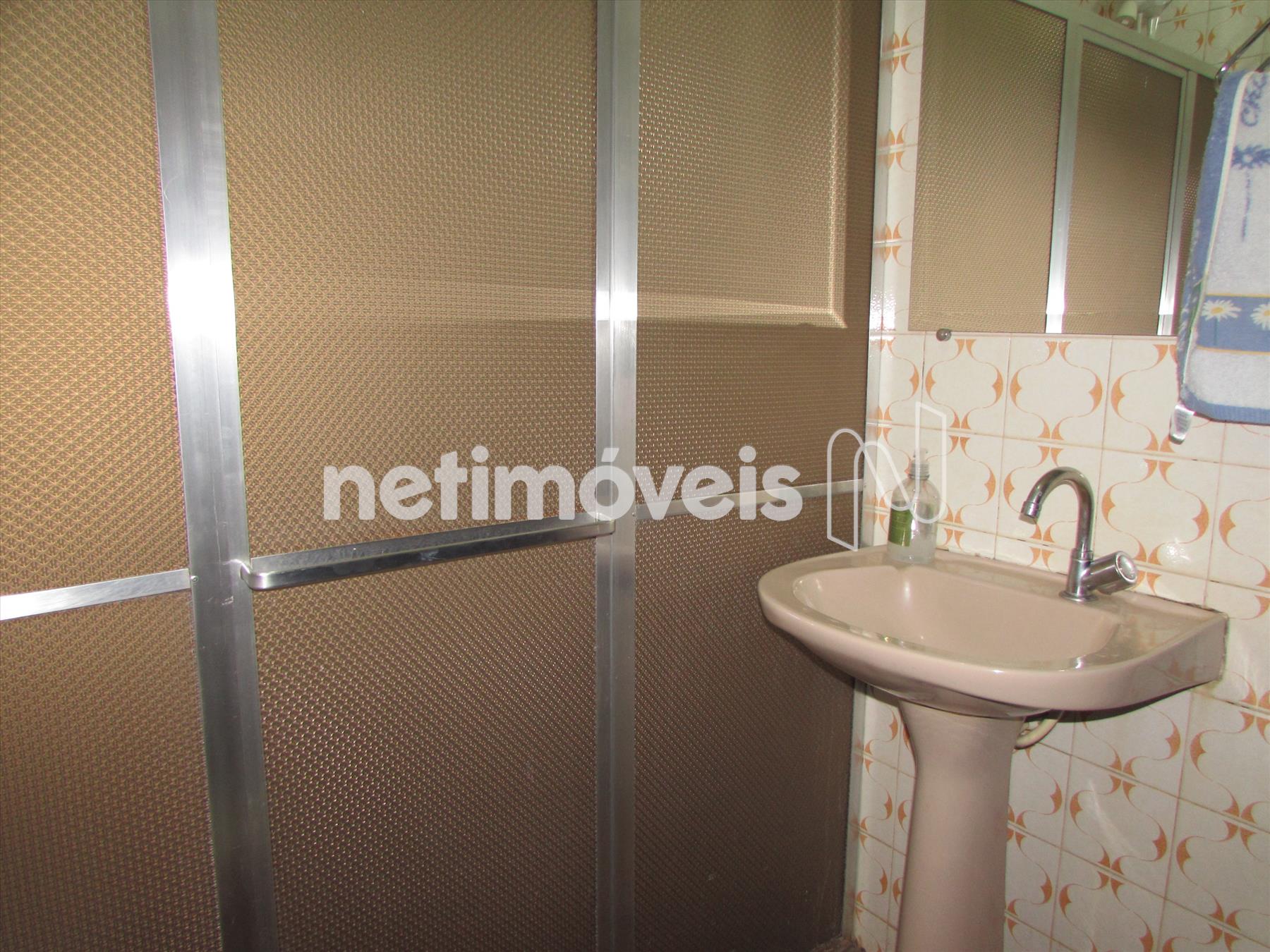 Banheiro social com box acrílico 