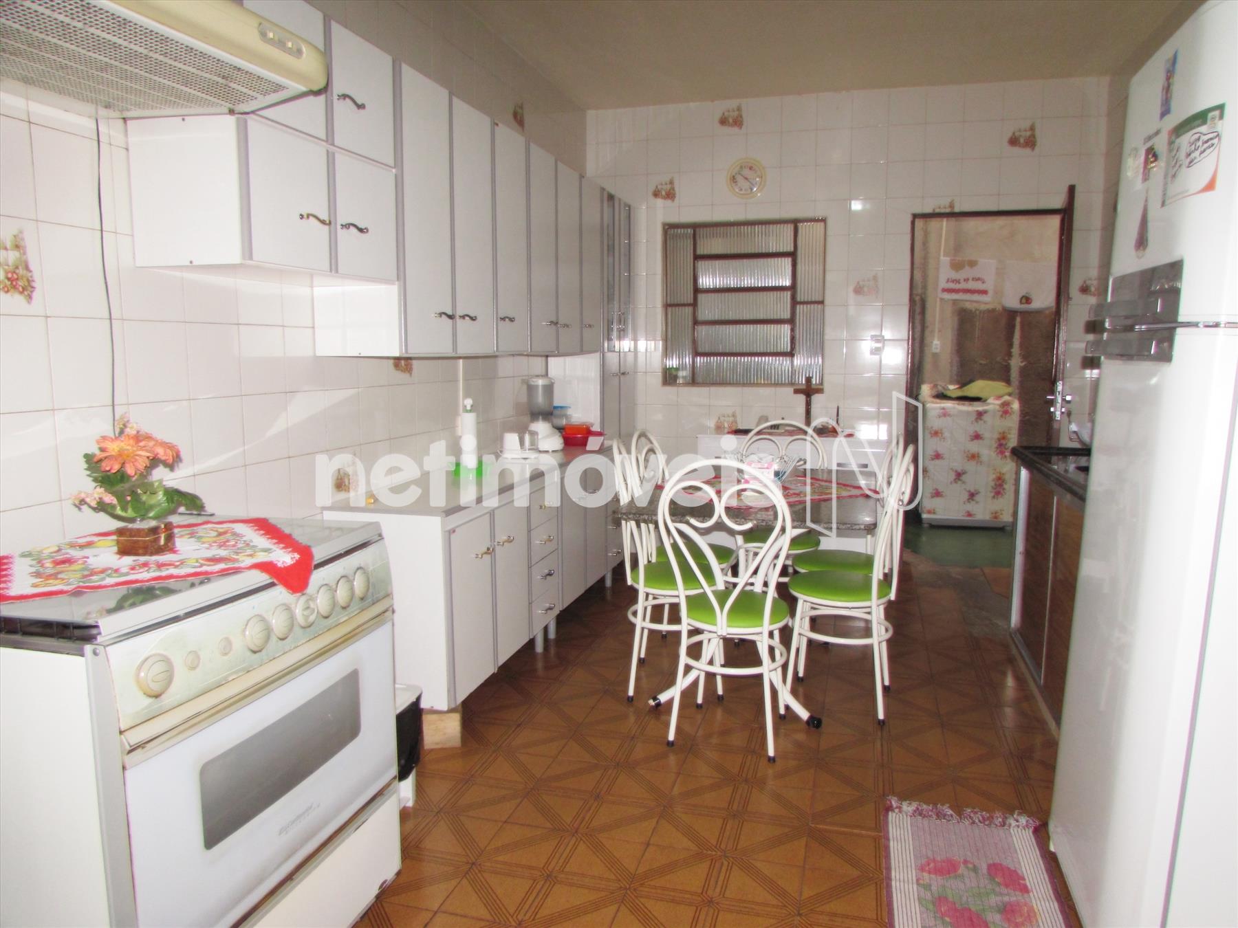 Cozinha com armários