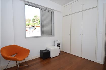 Quarto 02 com armário