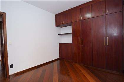 Quarto 04 com armário 