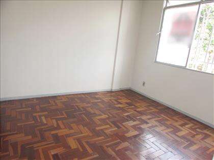 Quarto 02 com armário