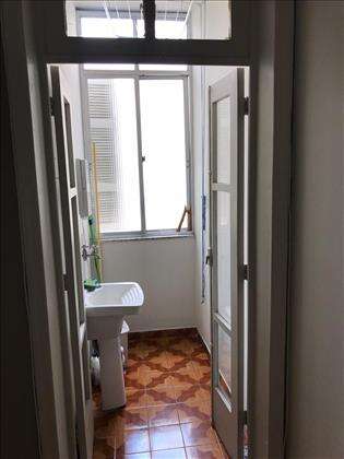 Quarto 02 com armário