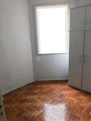 Quarto 02 com armário