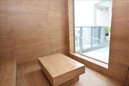Sauna com vista para piscina