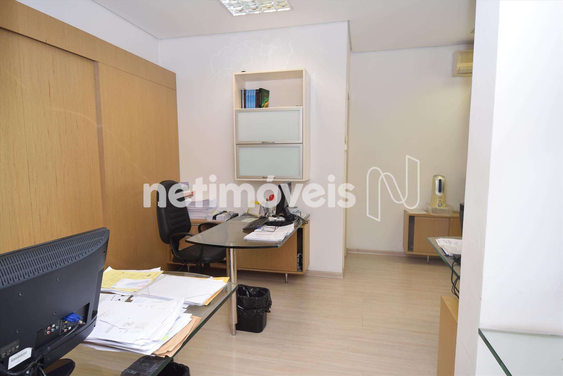 2ª Sala ampla com 04 estações de trabalho 