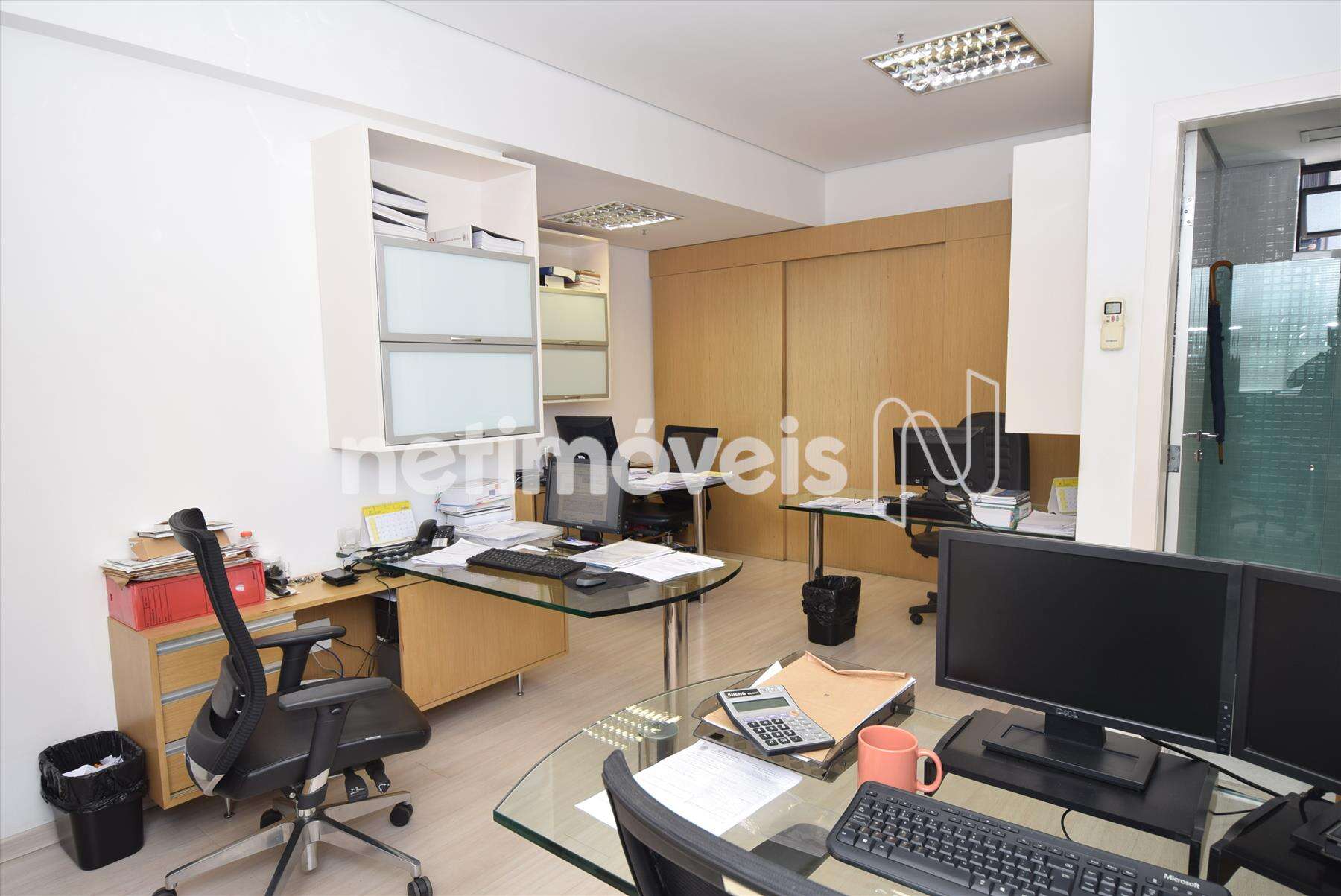 2ª Sala ampla com 04 estações de trabalho  