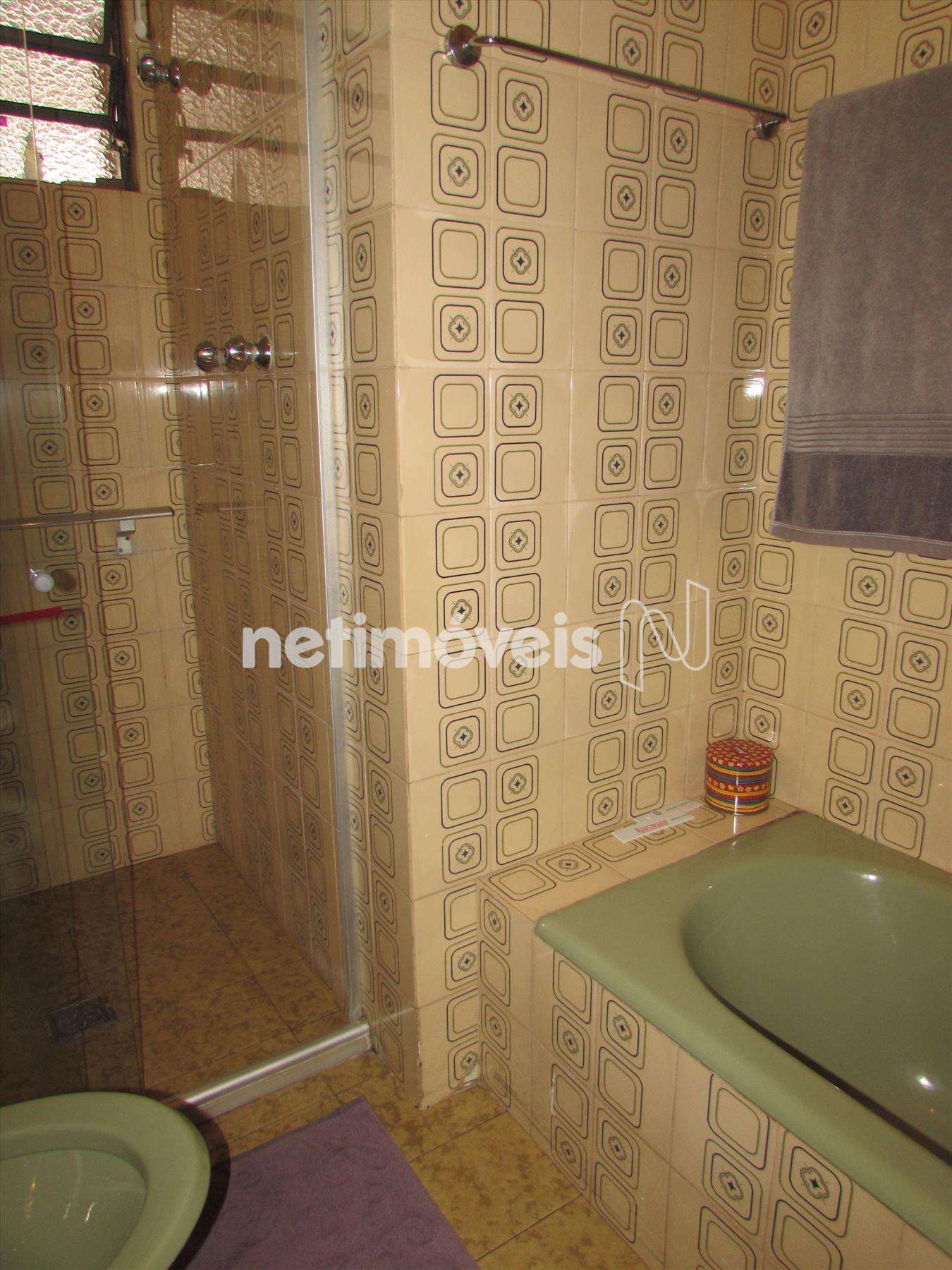 Banheiro social com banheira 